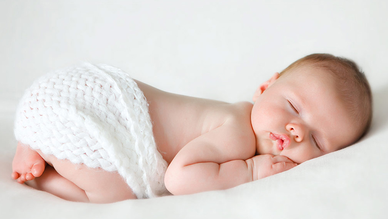 Trong những tháng đầu đời, giờ ngủ lý tưởng cho trẻ em từ 15 - 18 tiếng mỗi ngày 